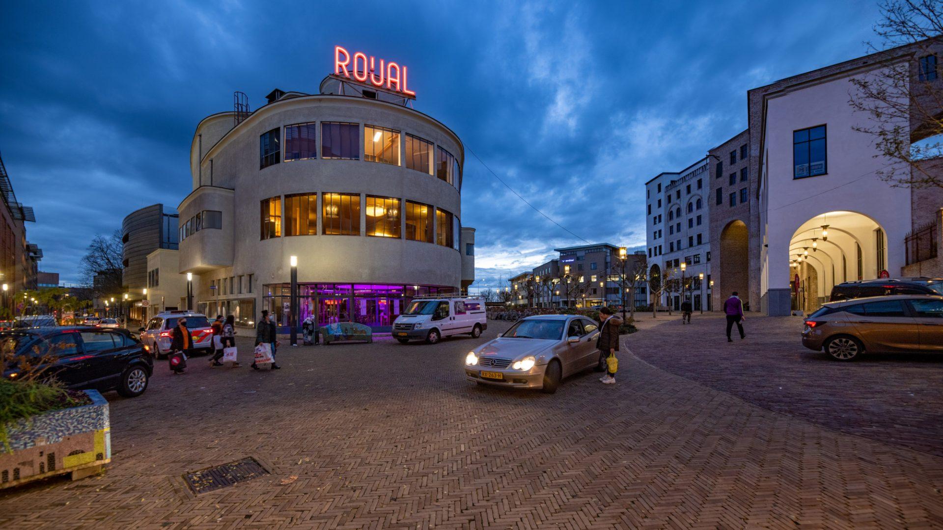 Heerlen Stad-als-Speeltuin: Openluncht bios op het Maanplein